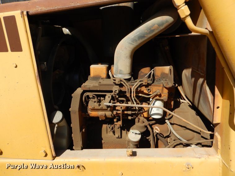 image for item DO1517 1991 Case 480F  landscape tractor