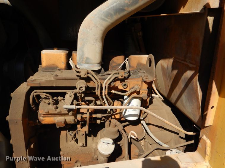 image for item DO1517 1991 Case 480F  landscape tractor