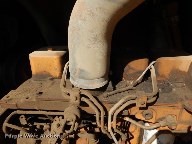 image for item DO1517 1991 Case 480F  landscape tractor