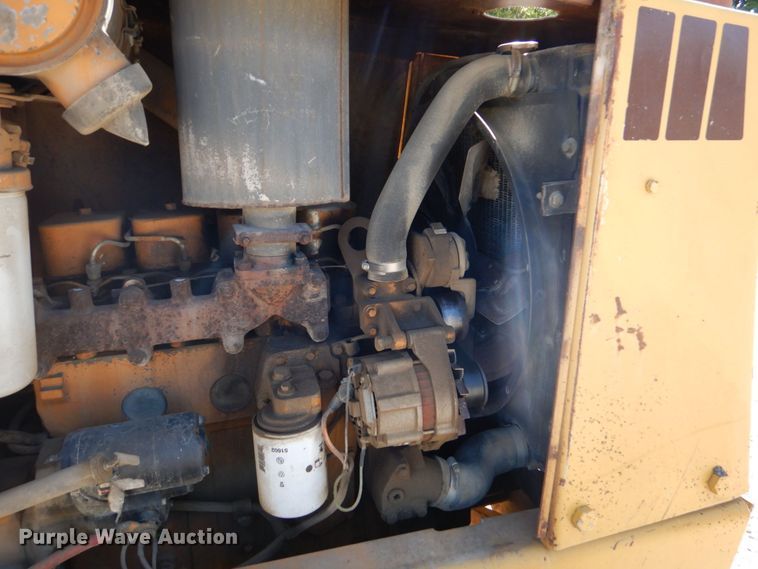 image for item DO1517 1991 Case 480F  landscape tractor