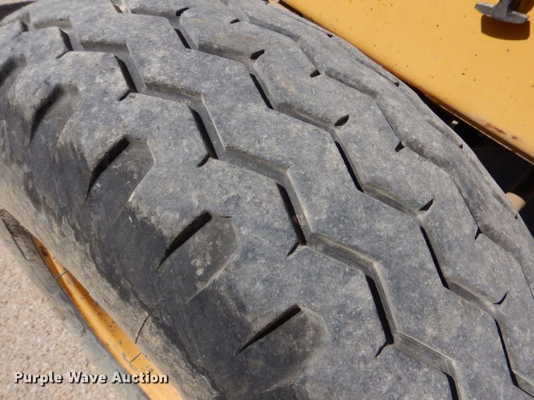 image for item DO1517 1991 Case 480F  landscape tractor