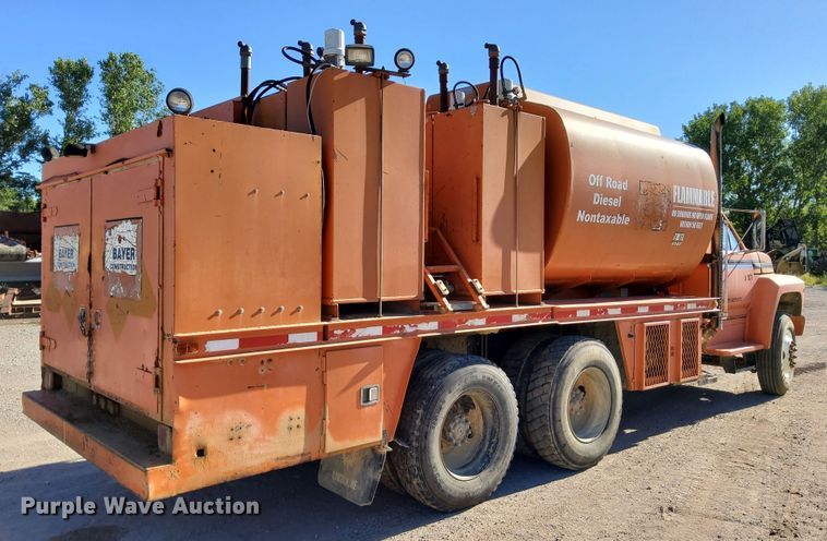 image for item DR0942 1985 Ford FT8000  fuel / lube truck