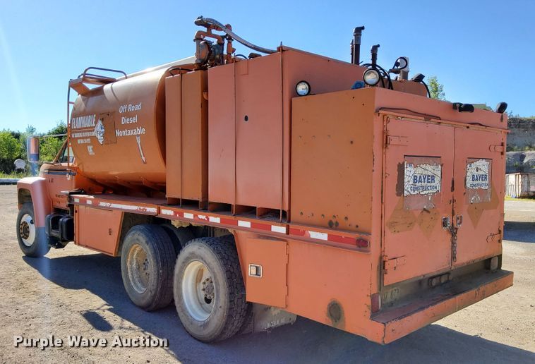 image for item DR0942 1985 Ford FT8000  fuel / lube truck