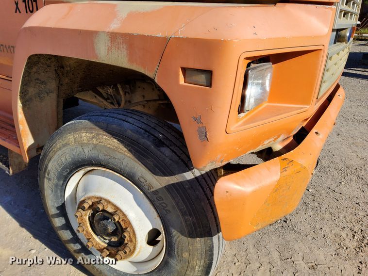 image for item DR0942 1985 Ford FT8000  fuel / lube truck