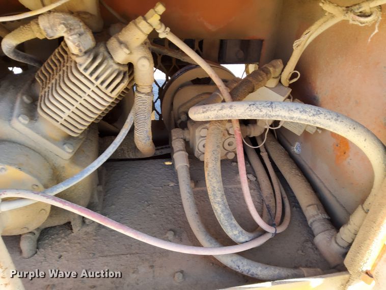 image for item DR0942 1985 Ford FT8000  fuel / lube truck