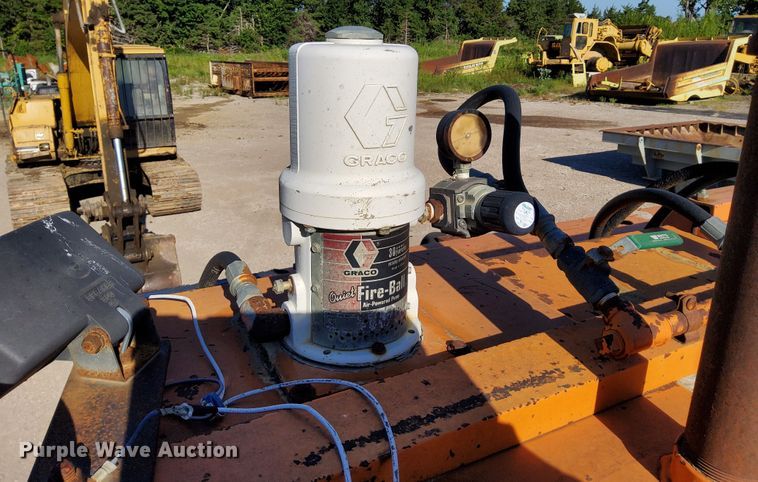 image for item DR0942 1985 Ford FT8000  fuel / lube truck