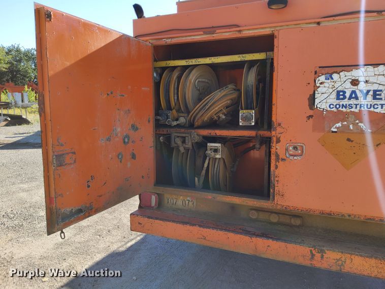 image for item DR0942 1985 Ford FT8000  fuel / lube truck