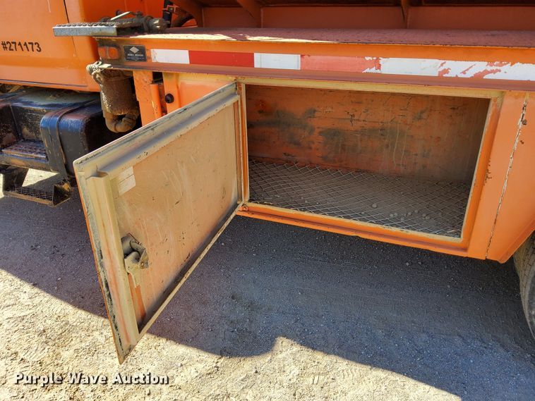 image for item DR0942 1985 Ford FT8000  fuel / lube truck