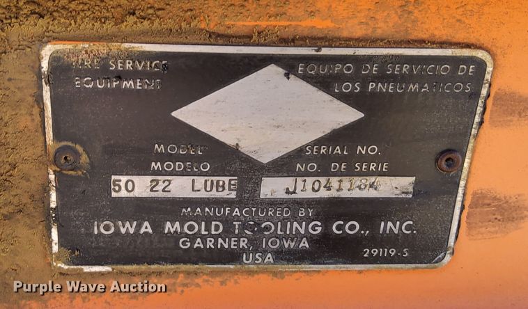 image for item DR0942 1985 Ford FT8000  fuel / lube truck