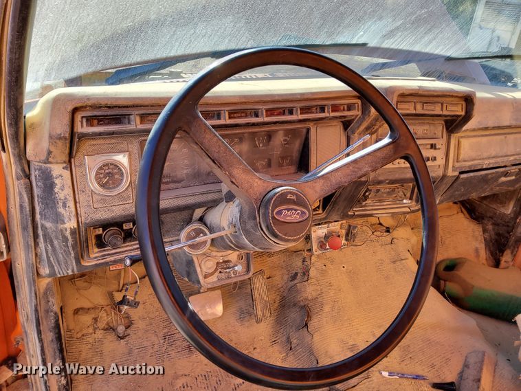 image for item DR0942 1985 Ford FT8000  fuel / lube truck