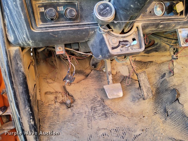 image for item DR0942 1985 Ford FT8000  fuel / lube truck