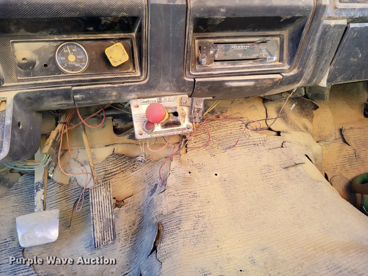 image for item DR0942 1985 Ford FT8000  fuel / lube truck