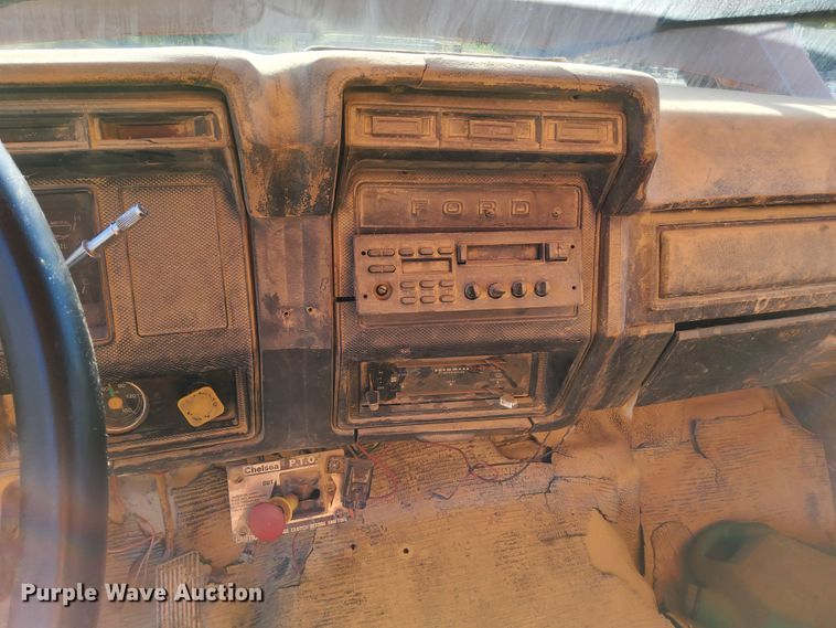 image for item DR0942 1985 Ford FT8000  fuel / lube truck