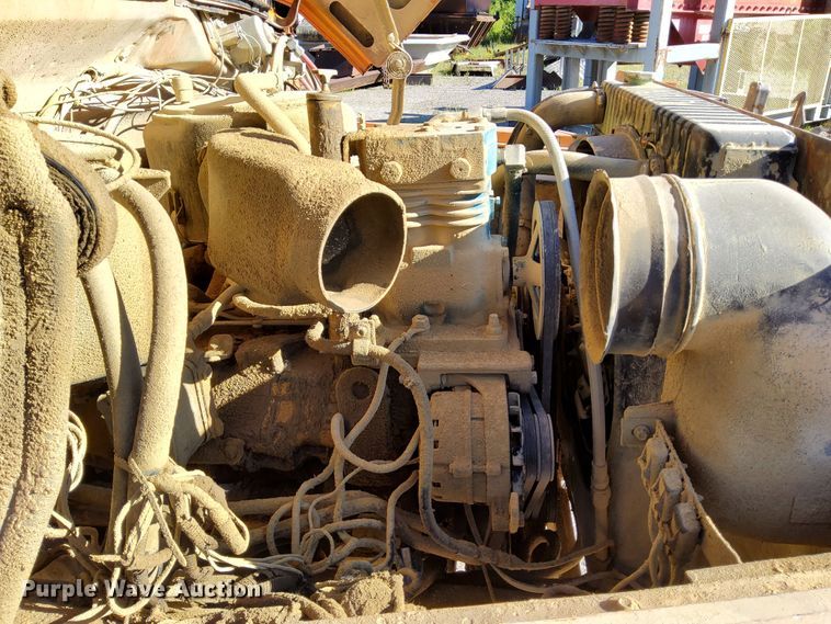 image for item DR0942 1985 Ford FT8000  fuel / lube truck