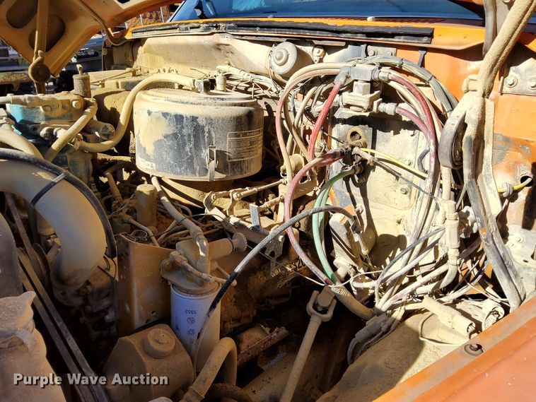 image for item DR0942 1985 Ford FT8000  fuel / lube truck