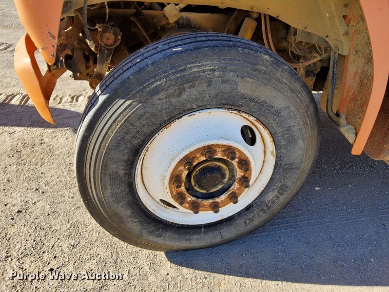 image for item DR0942 1985 Ford FT8000  fuel / lube truck