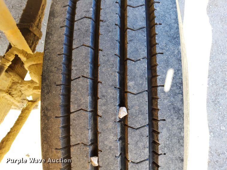 image for item DR0942 1985 Ford FT8000  fuel / lube truck