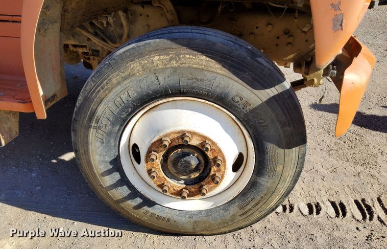 image for item DR0942 1985 Ford FT8000  fuel / lube truck