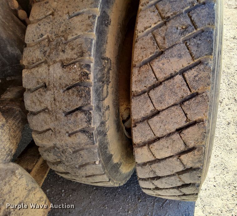 image for item DR0942 1985 Ford FT8000  fuel / lube truck