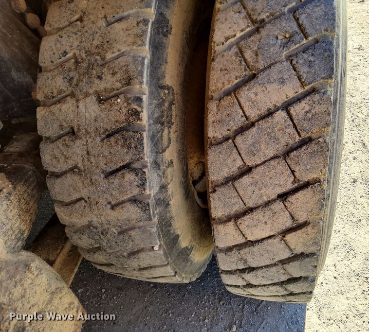 image for item DR0942 1985 Ford FT8000  fuel / lube truck