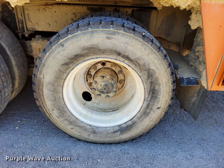 image for item DR0942 1985 Ford FT8000  fuel / lube truck