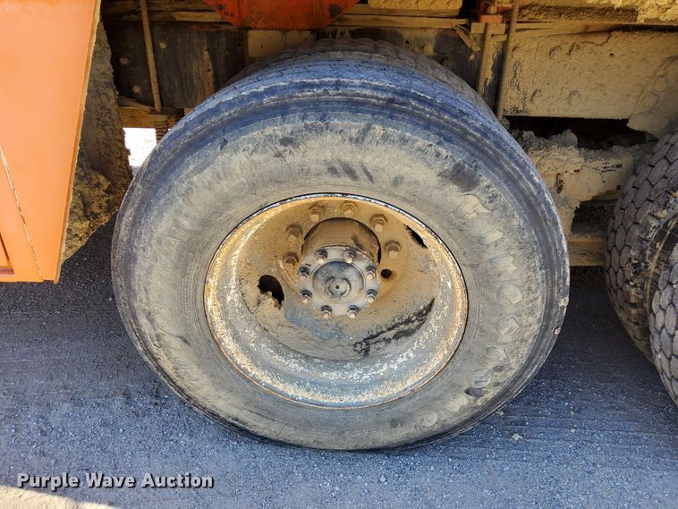 image for item DR0942 1985 Ford FT8000  fuel / lube truck