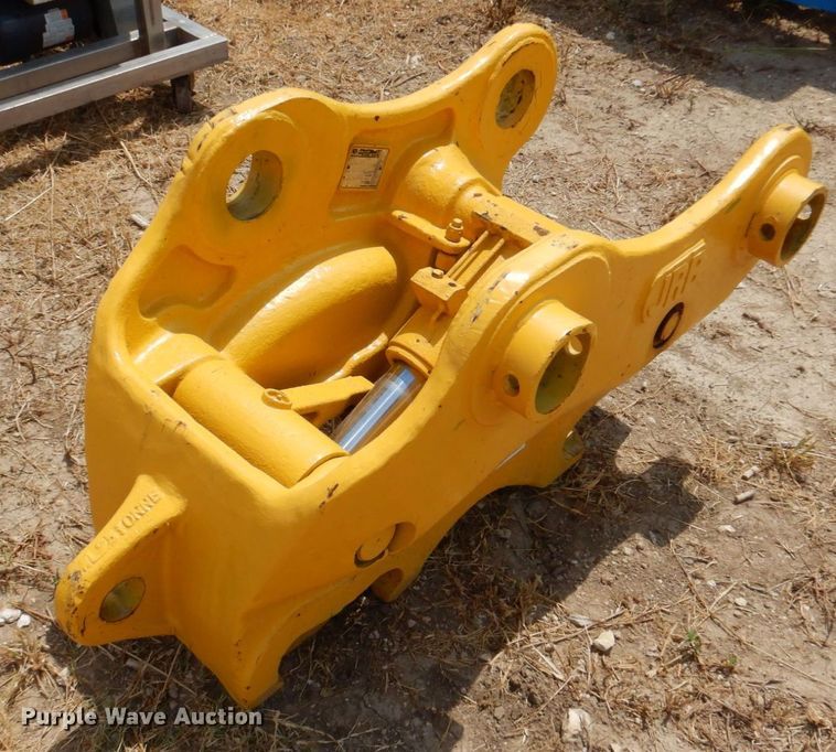 image for item DR1965 2013 JRB  hydraulic quick coupler