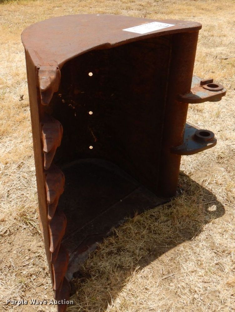 image for item DR1971 Excavator bucket