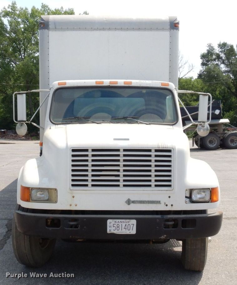 image for item DS1291 1993 International 4900  box truck