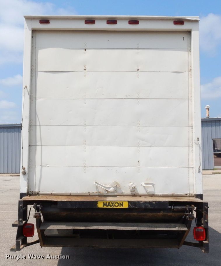 image for item DS1291 1993 International 4900  box truck