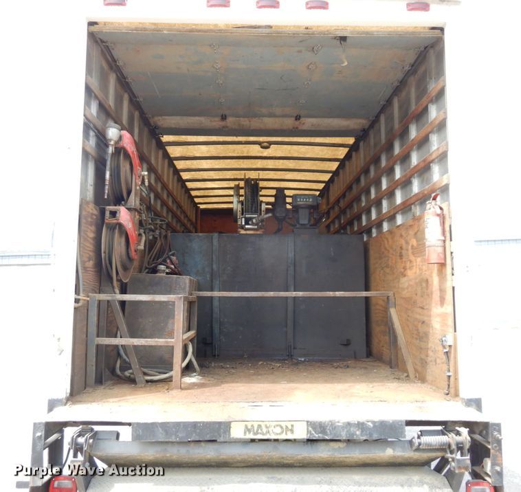 image for item DS1291 1993 International 4900  box truck