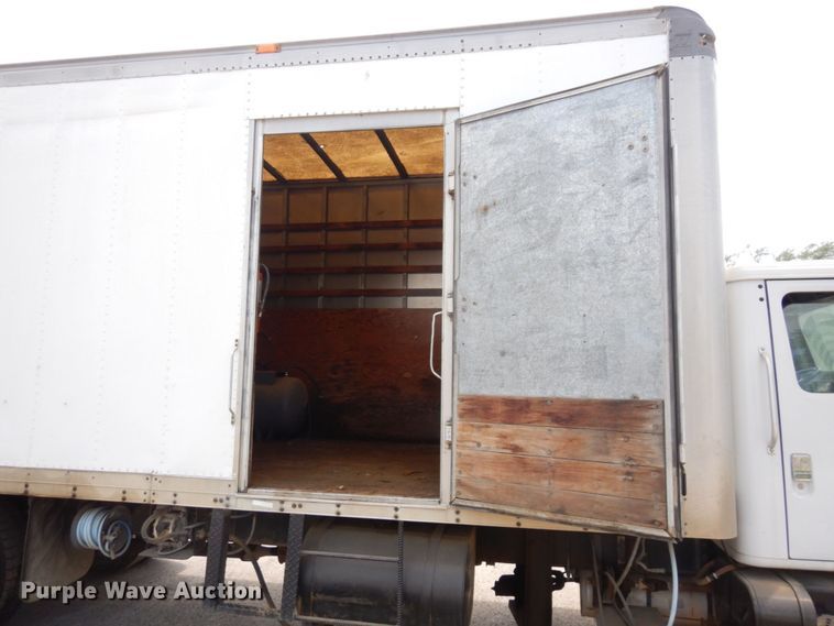 image for item DS1291 1993 International 4900  box truck