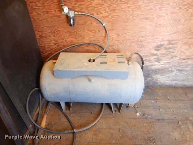 image for item DS1291 1993 International 4900  box truck