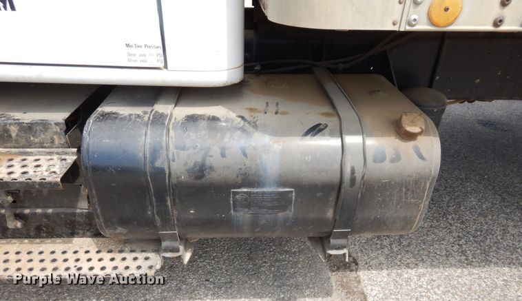 image for item DS1291 1993 International 4900  box truck