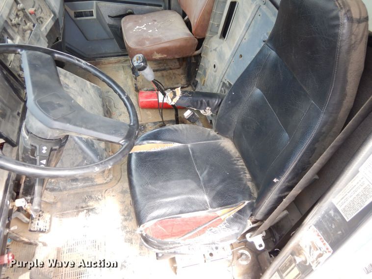 image for item DS1291 1993 International 4900  box truck