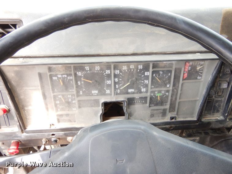 image for item DS1291 1993 International 4900  box truck