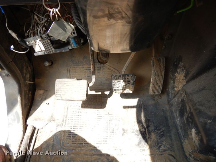 image for item DS1291 1993 International 4900  box truck