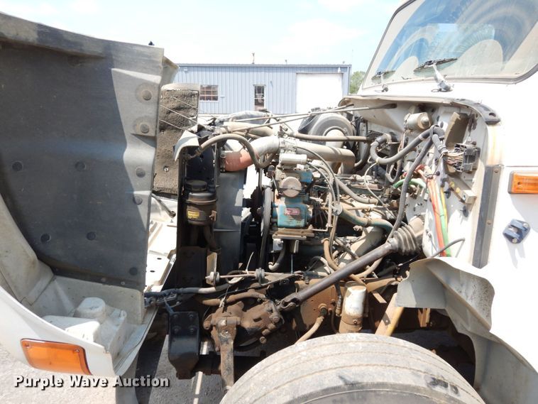 image for item DS1291 1993 International 4900  box truck