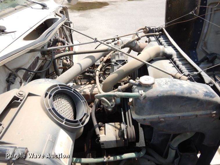 image for item DS1291 1993 International 4900  box truck