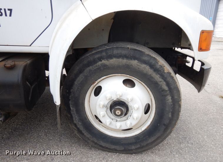 image for item DS1291 1993 International 4900  box truck