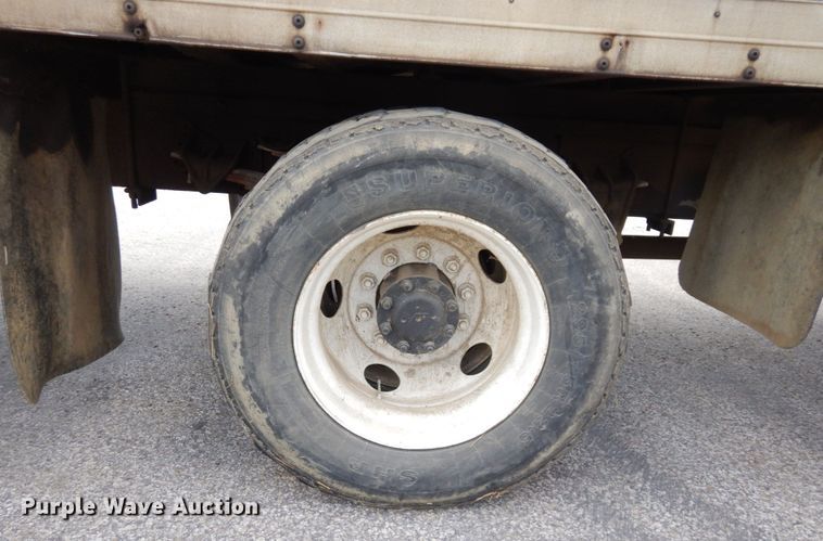 image for item DS1291 1993 International 4900  box truck