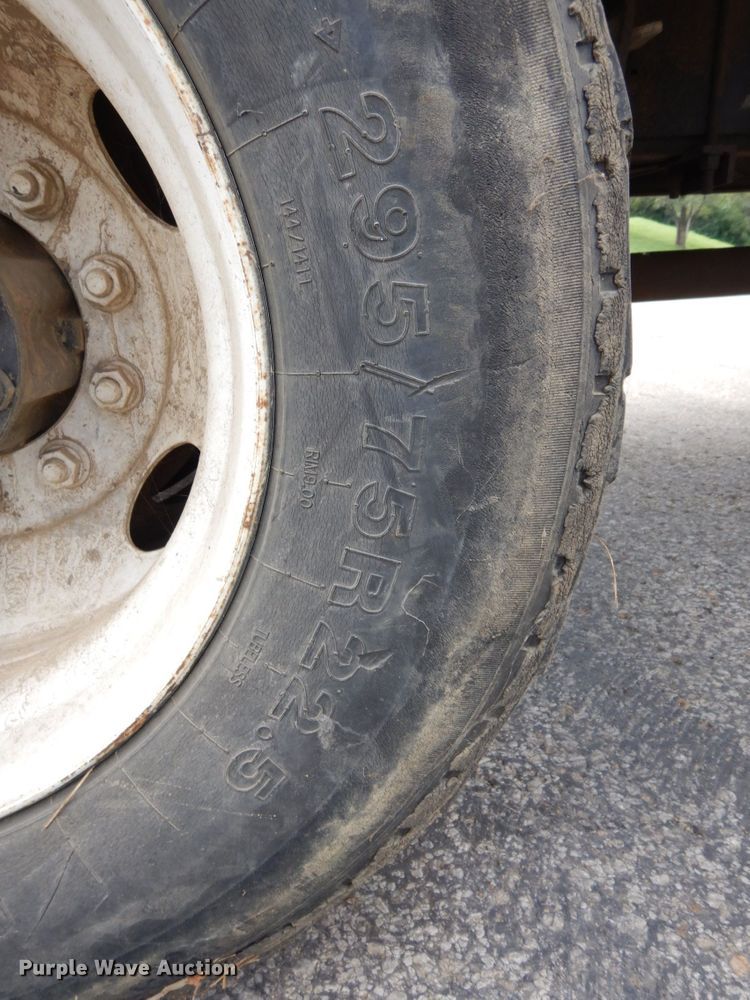 image for item DS1291 1993 International 4900  box truck