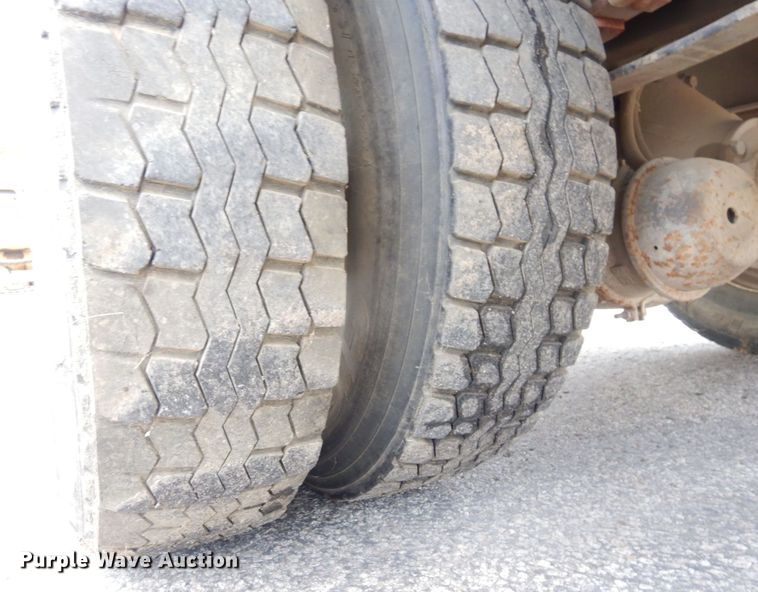 image for item DS1291 1993 International 4900  box truck