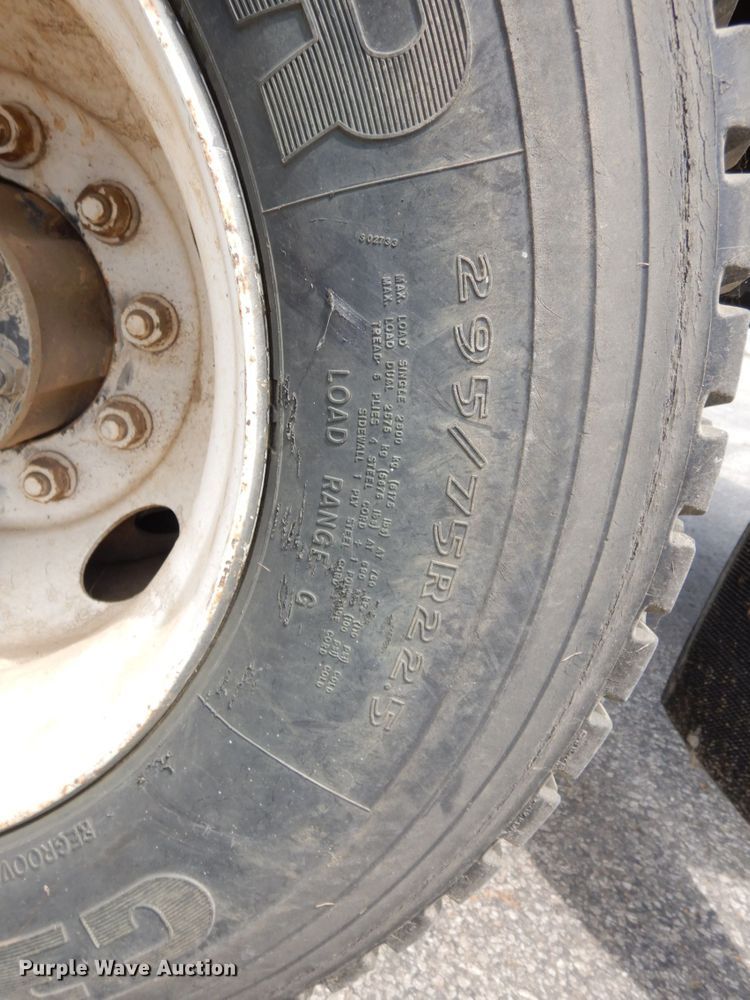 image for item DS1291 1993 International 4900  box truck