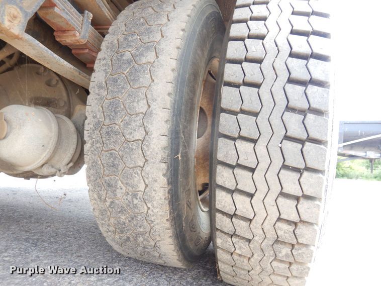 image for item DS1291 1993 International 4900  box truck