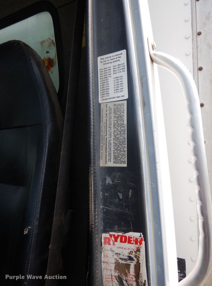 image for item DS1291 1993 International 4900  box truck