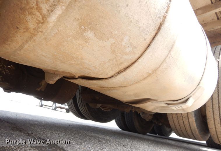 image for item DS1293 1995 Peterbilt 377  dump truck