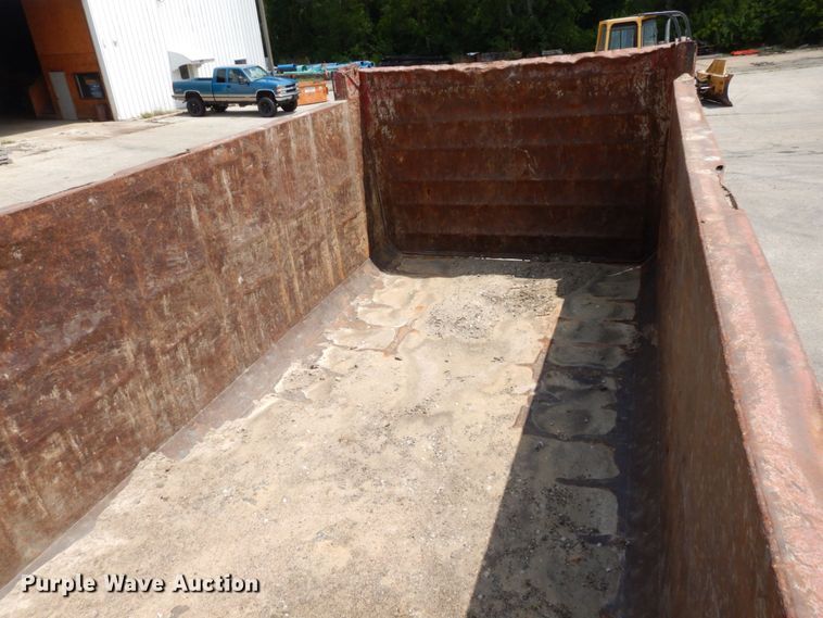 image for item DS1293 1995 Peterbilt 377  dump truck