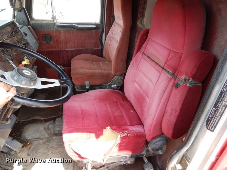 image for item DS1293 1995 Peterbilt 377  dump truck