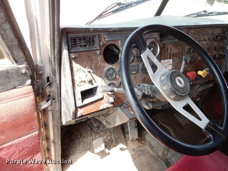 image for item DS1293 1995 Peterbilt 377  dump truck